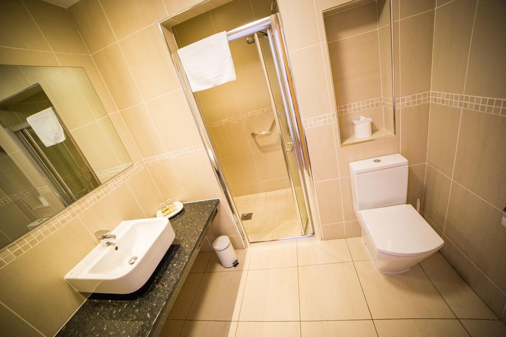 Curran Court Hotel Larne Buitenkant foto